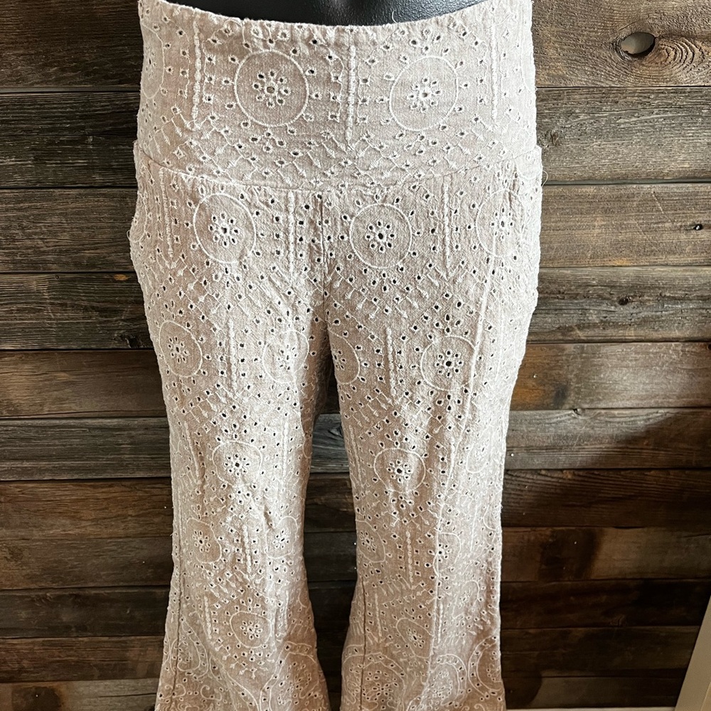 lacy flared pants, high rise, capri on long legs